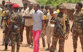 Siriri (sango nyelven béke) nevet viselő fegyveres csoport az egyik, melyek mögött feltételezhető kameruni személyek támogatása (Gamboula, 2017. december, Forrás:dr. Vogel Dávid)